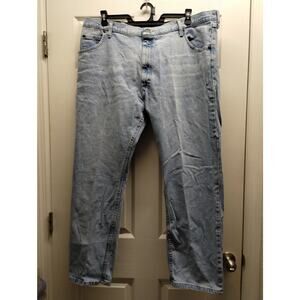 Wrangler Men's Size 42x30 Regular Fit Light Wash Straight Leg Jeans 96FXVBI